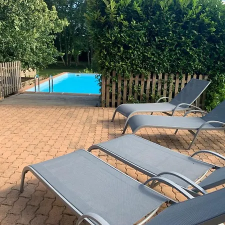 Chateau De Vaudezert And The Gate House בית נופש