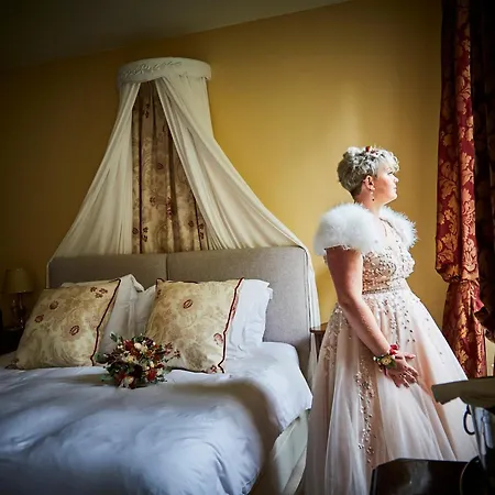 בית נופש Chateau De Vaudezert And The Gate House Juvigny-Val-d'Andaine